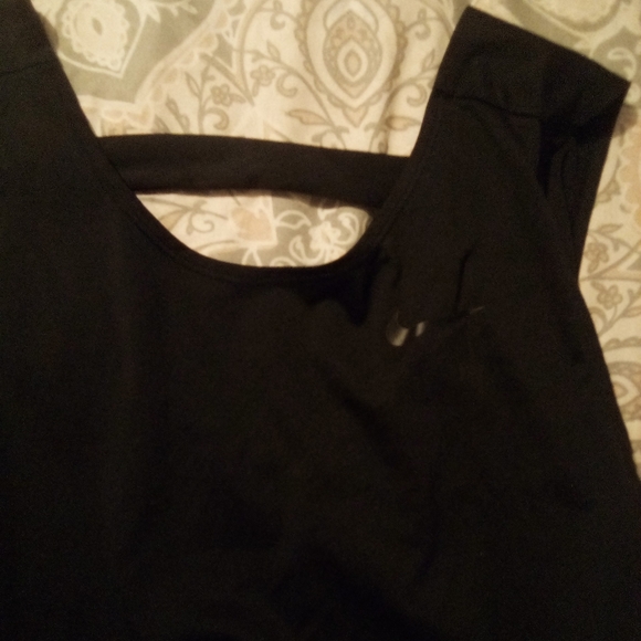 Nike dry fit capris and tank - Picture 2 of 4